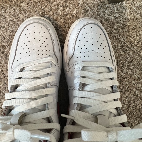 Air Jordan 1 Retro High OG 'Metallic Red - Picture 6 of 9